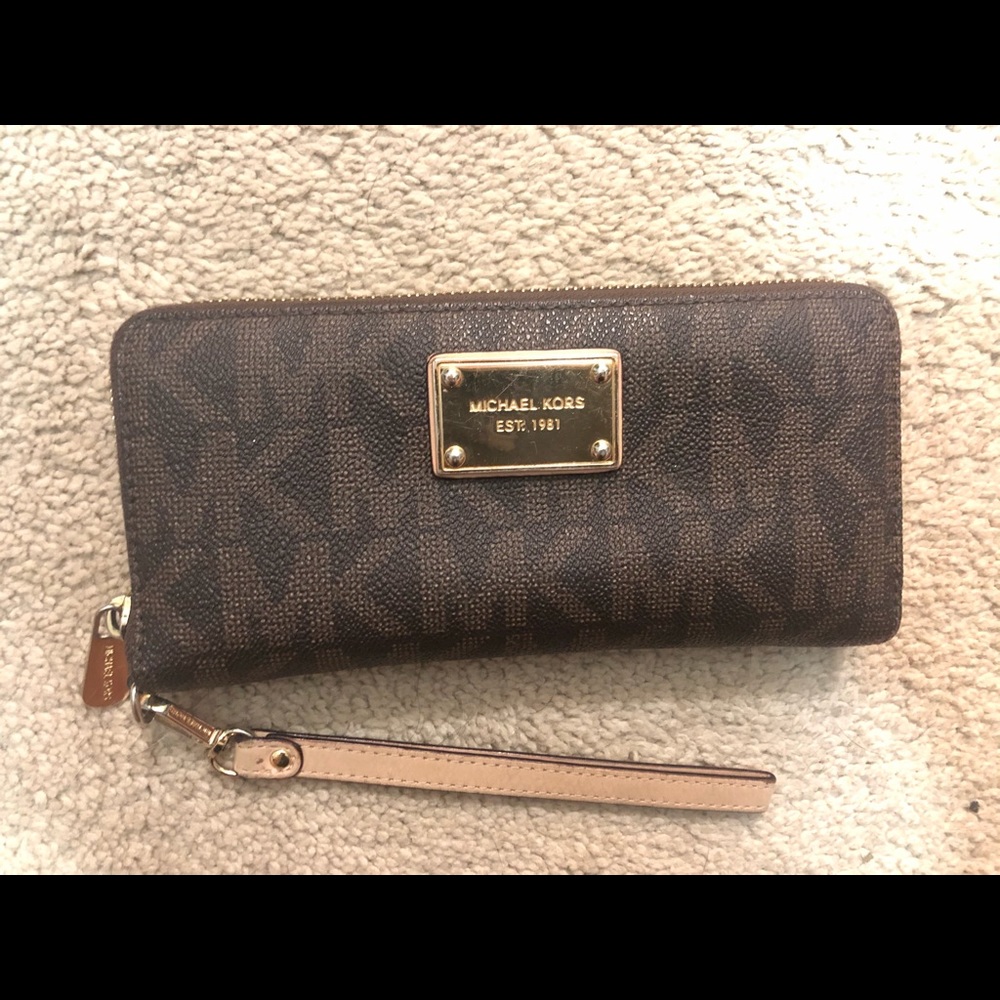 Michael Kors Zip Wallet